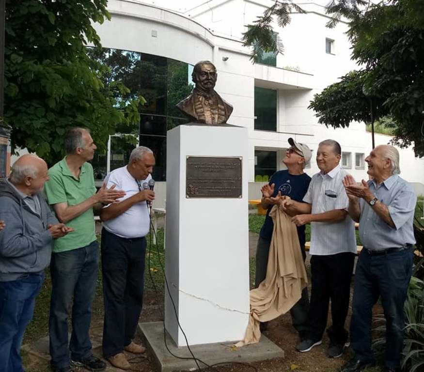 Homenagem à Kardec