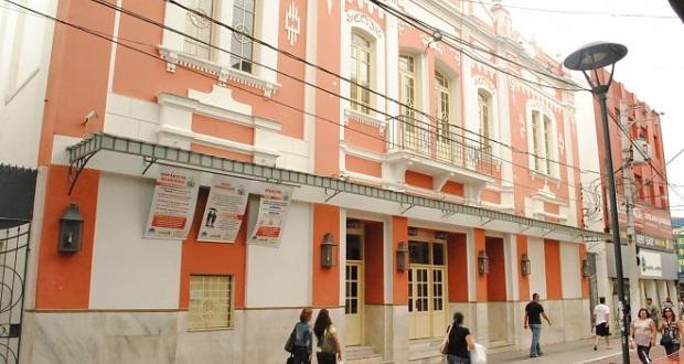 Teatro e parques fecham na tarde de domingo