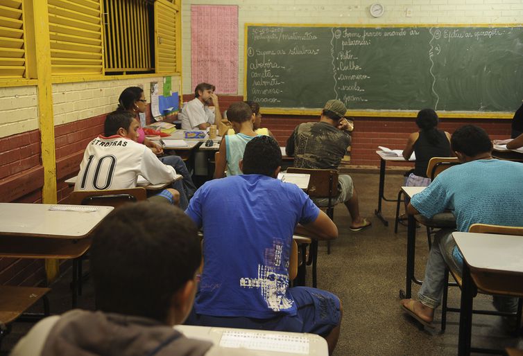 Metade dos docentes no país não recomenda a própria profissão