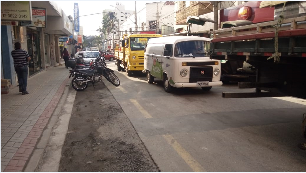 Obras de recapeamento interditam rua Carneiro de Souza