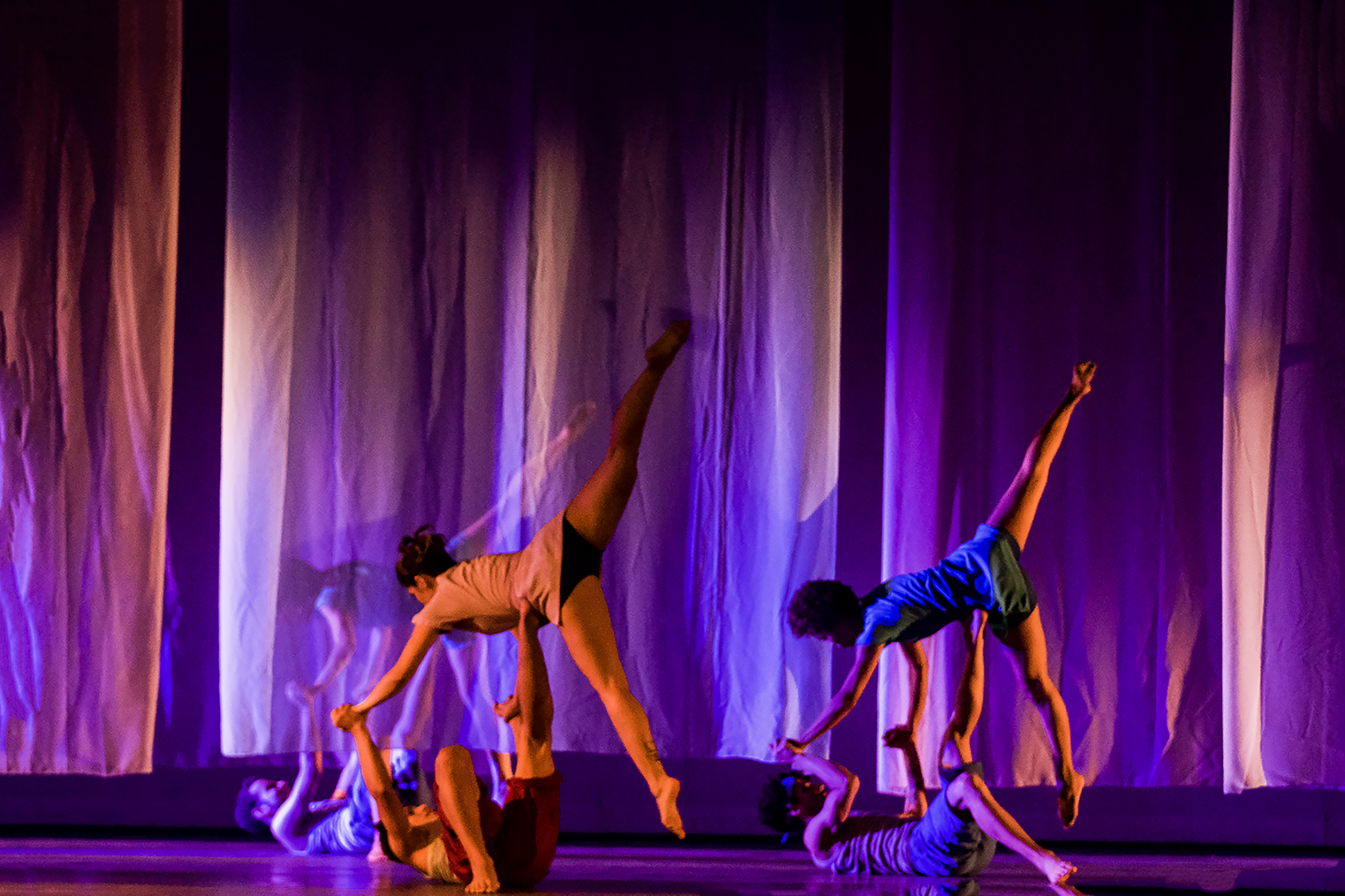 Espetáculo de dança e multimídia nos palcos do Sesi Taubaté