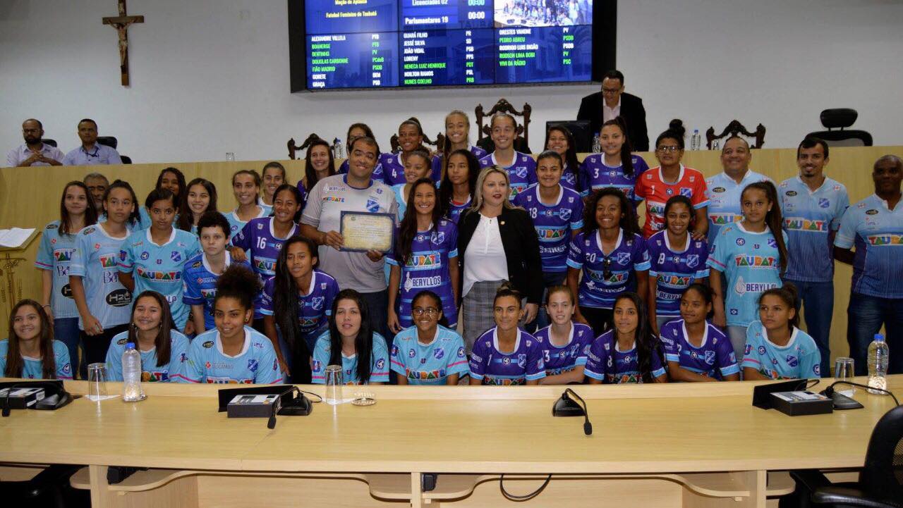 Garotas do Futebol Feminino recebem Moção de aplausos  na Câmara