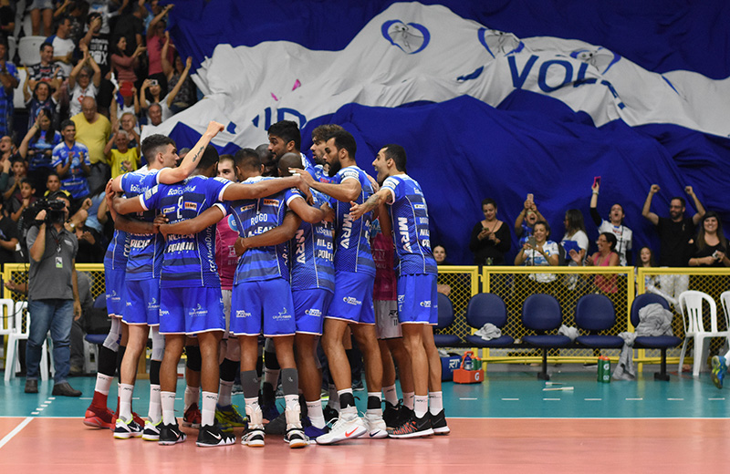 Torcida arrecada mais de 7 toneladas de mantimentos para jogos do vôlei