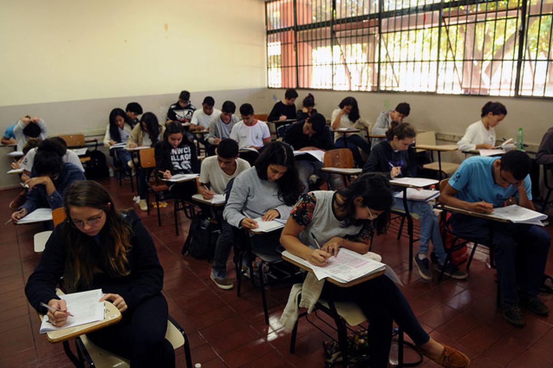 Ensino integral cai no fundamental e cresce no médio, mostra Censo