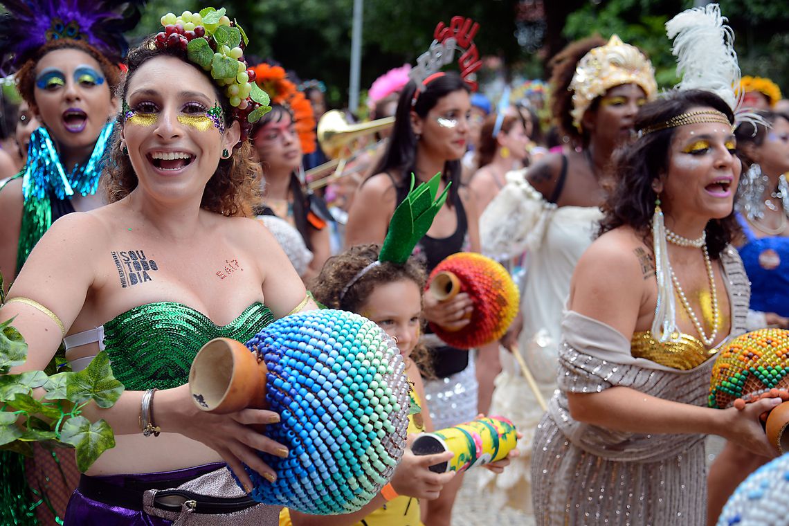 Campanha quer coibir violência sexual contra mulheres no carnaval