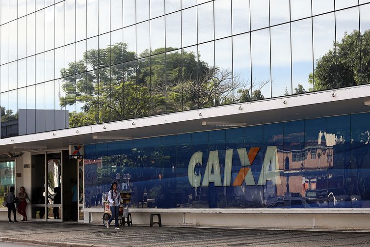 Caixa começa a chamar candidatos aprovados no concurso de 2014