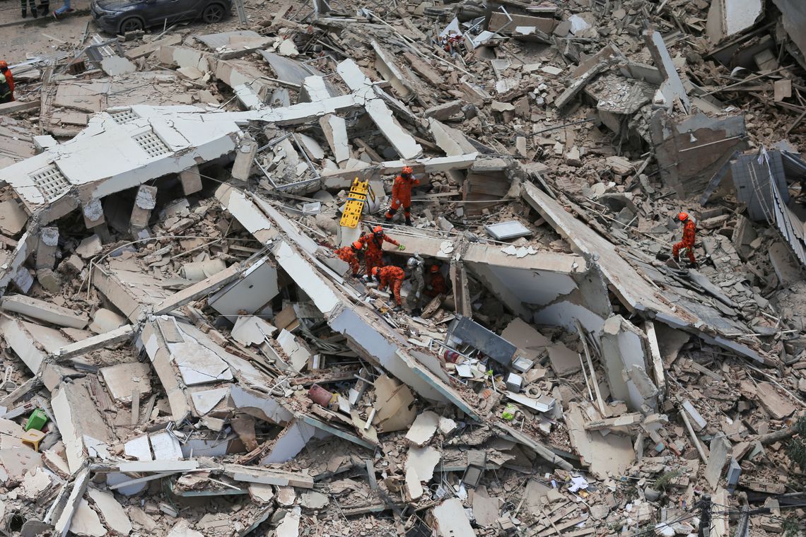 Bombeiros de Fortaleza confirmam 3ª morte em desabamento