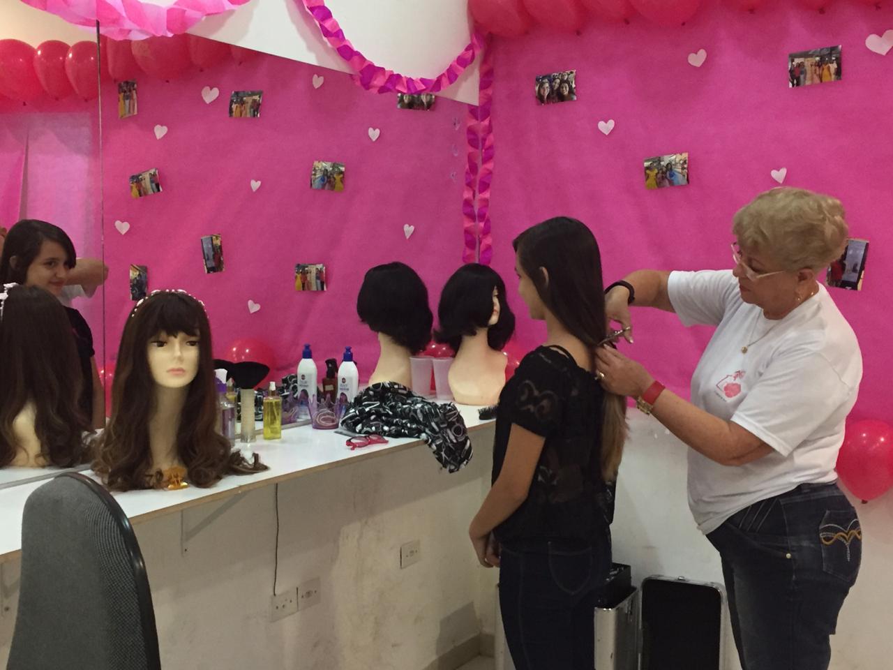 Taubaté Shopping recebe ação de arrecadação de mechas de cabelo para pacientes com câncer de mama
