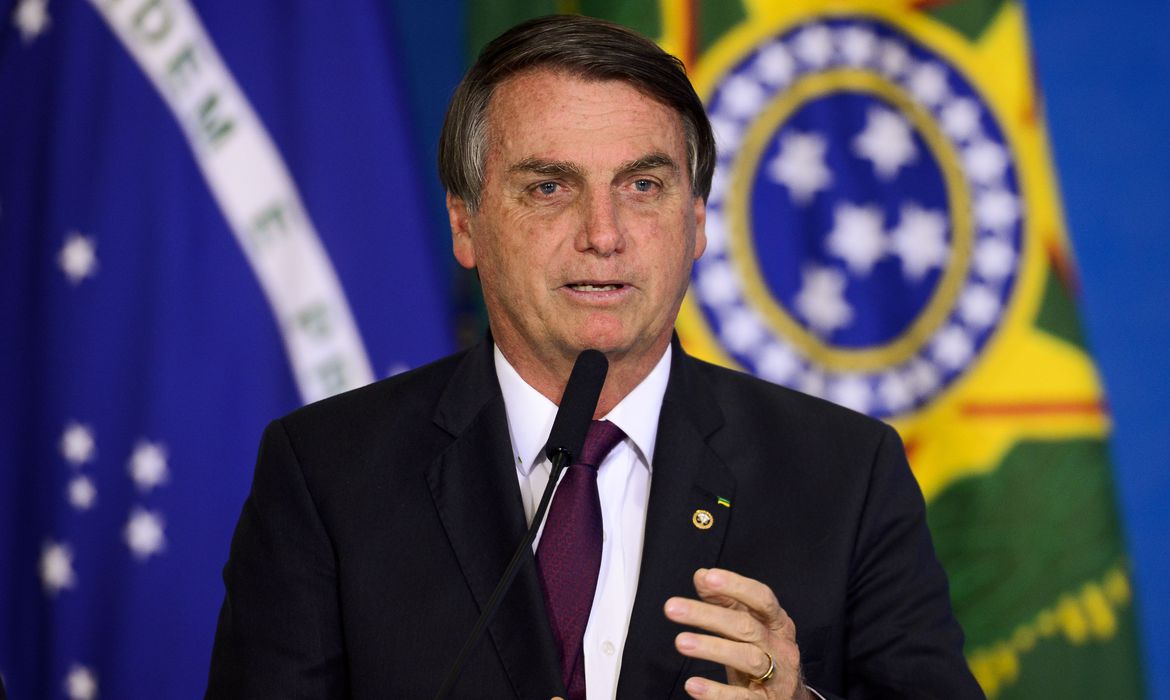 Bolsonaro regulamenta MP que permite renegociar dívidas do Fies