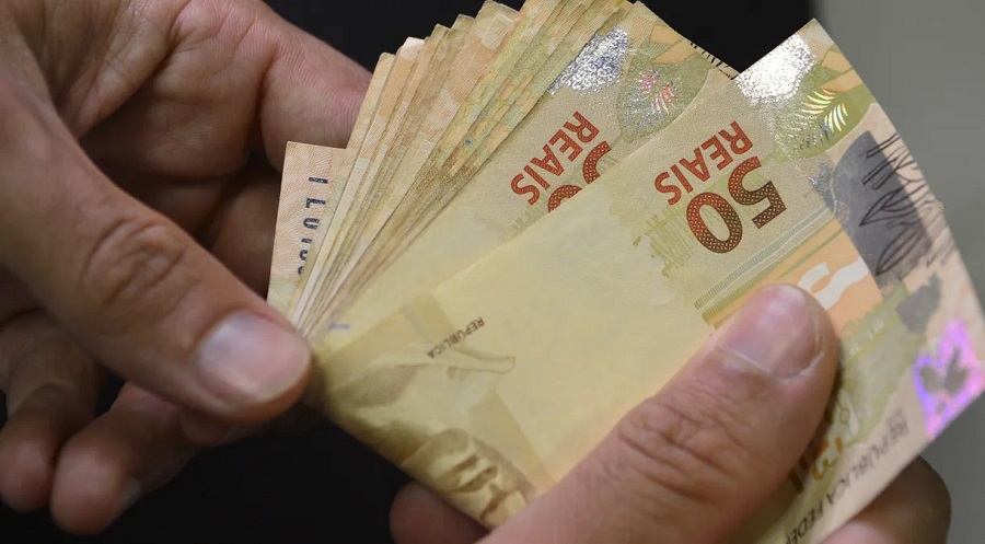 Tarcísio sanciona novo salário mínimo paulista de R$ 1.640