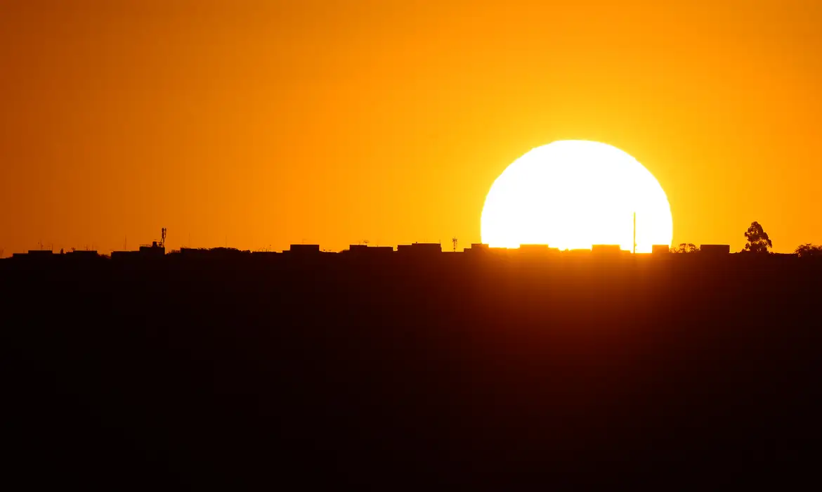 Comércio da região comemora possível volta do Horário de Verão